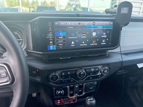 Used 2024 Jeep Wrangler Unlimited AWD/4WD image 17