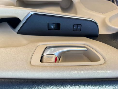 Used 2017 Toyota Camry LE image 23