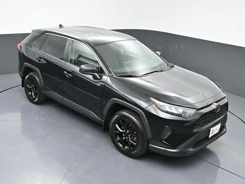 Certified 2022 Toyota RAV4 LE image 38
