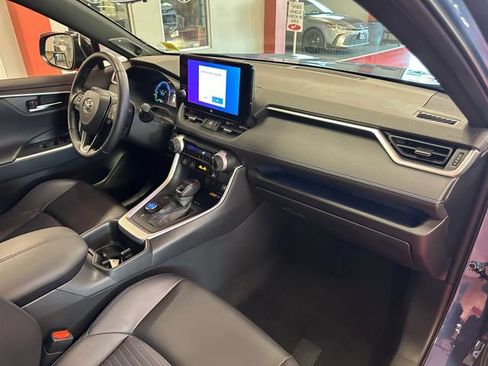 Used 2025 Toyota RAV4 XSE w/ Advanced Technology Package AWD/4WD image 17