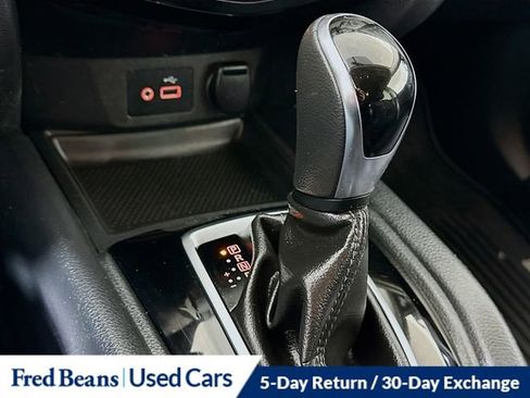 Used 2018 Nissan Rogue SV w/ Premium Package image 19