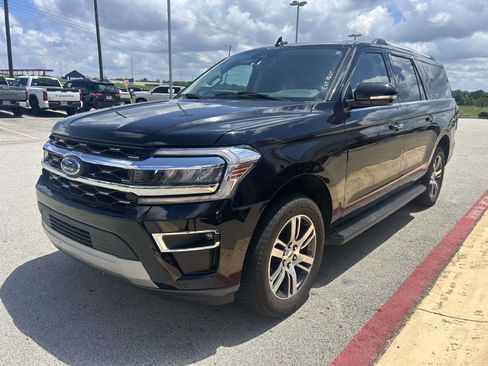 Used 2024 Ford Expedition Max Limited AWD/4WD image 2
