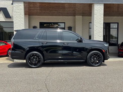 Used 2023 Cadillac Escalade Premium Luxury AWD/4WD image 16