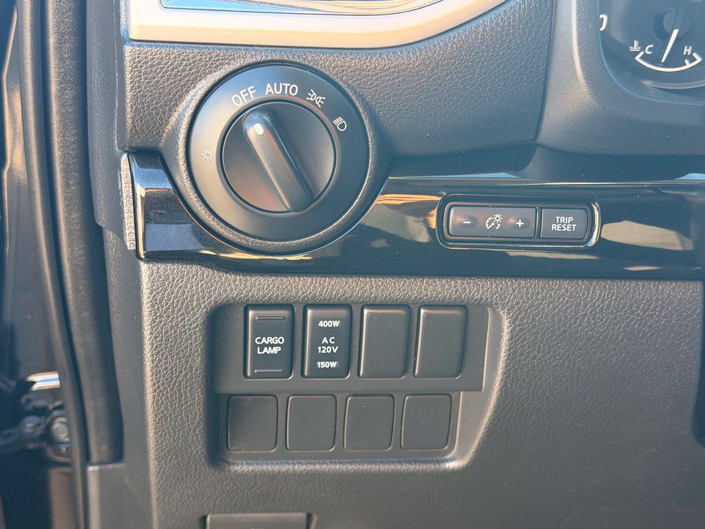 Used 2021 Nissan Titan SV w/ SV Convenience Package AWD/4WD image 20