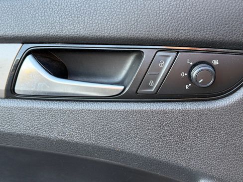 Used 2020 Volkswagen Passat 2.0T SE image 9