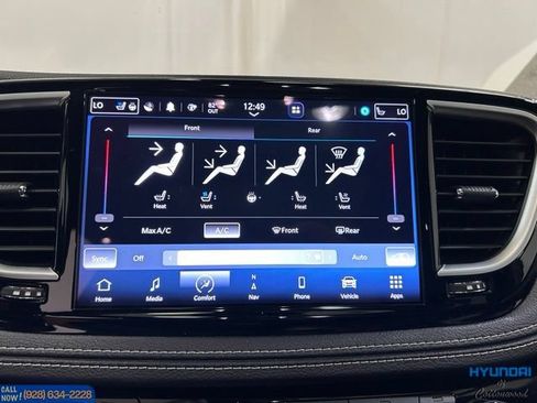 Used 2023 Chrysler Pacifica Limited w/ Uconnect Theater Family Group FWD image 45