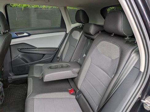 Used 2024 Volkswagen Taos SE w/ Panoramic Sunroof Package FWD image 20