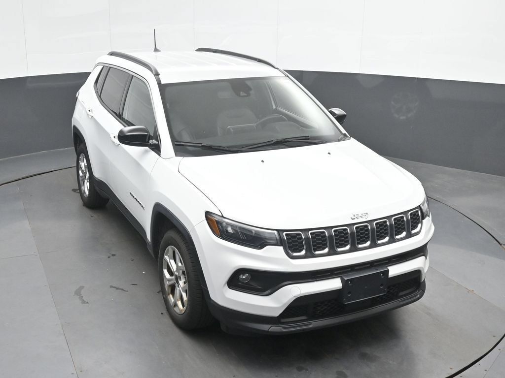Used 2025 Jeep Compass Latitude AWD/4WD image 29