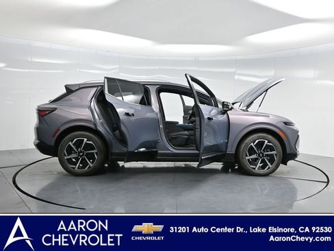 Used 2025 Chevrolet Equinox EV LT w/ Convenience Package image 3