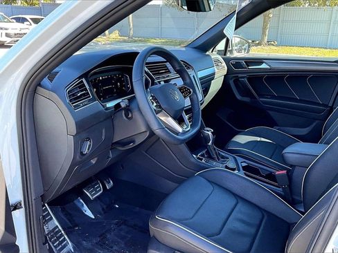 Certified 2022 Volkswagen Tiguan SEL R-Line image 14