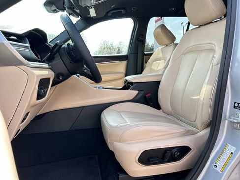 Used 2023 Jeep Grand Cherokee Limited w/ Luxury Tech Group II AWD/4WD image 27
