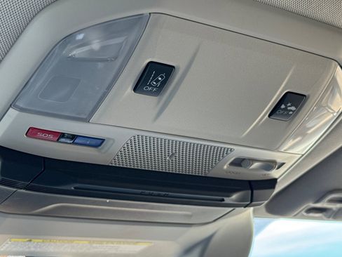 Used 2019 Subaru Ascent Limited image 22