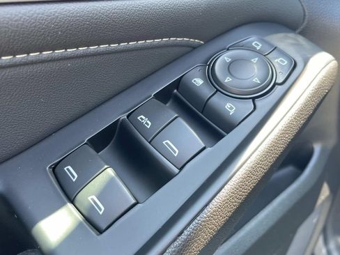 Used 2023 Chevrolet Traverse LT w/ LT Premium Package AWD/4WD image 17
