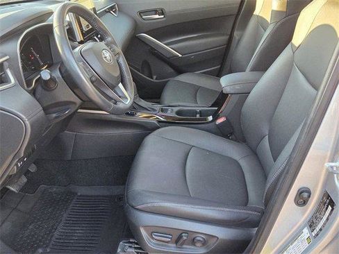 Used 2023 Toyota Corolla Cross XLE image 9
