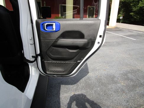 Used 2020 Jeep Gladiator Overland w/ Cold Weather Group image 29