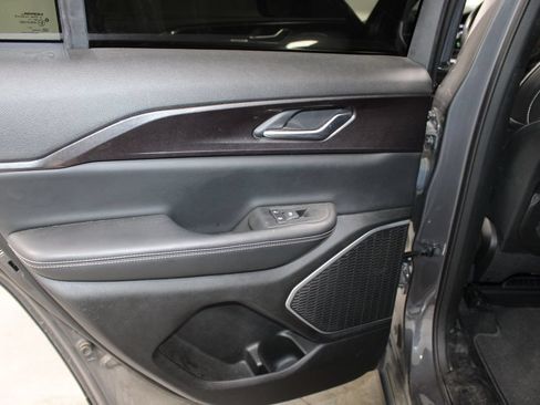 Used 2022 Jeep Grand Cherokee Altitude RWD image 22