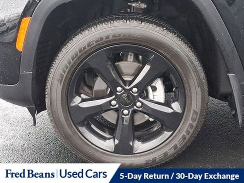 Used 2025 Jeep Grand Cherokee Altitude image 28