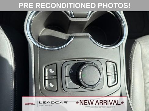Used 2022 GMC Terrain SLT w/ LPO, Floor Liner Package AWD/4WD image 28