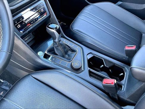 Used 2022 Volkswagen Tiguan SE image 13