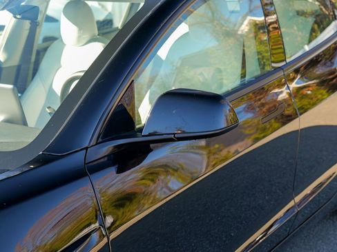 Used 2023 Tesla Model 3 Standard Range image 11