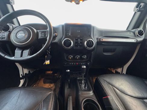 Used 2015 Jeep Wrangler Unlimited Sahara w/ Dual Top Group AWD/4WD image 13