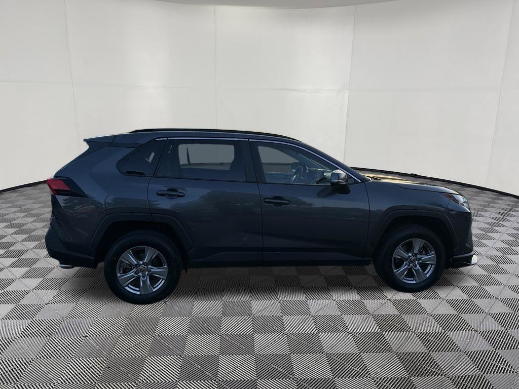 Used 2022 Toyota RAV4 XLE AWD/4WD image 10