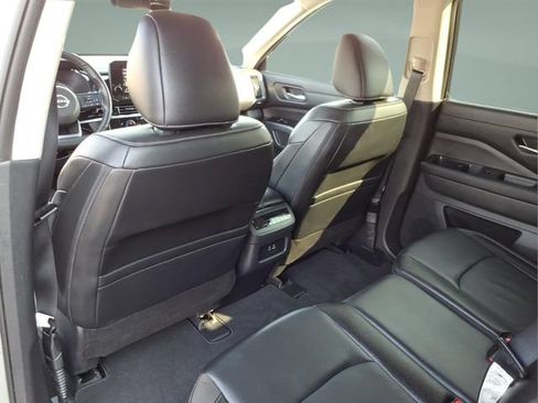 Certified 2025 Nissan Pathfinder SL AWD/4WD image 16