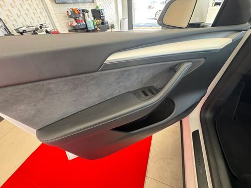 Used 2024 Tesla Model Y Long Range AWD/4WD image 15