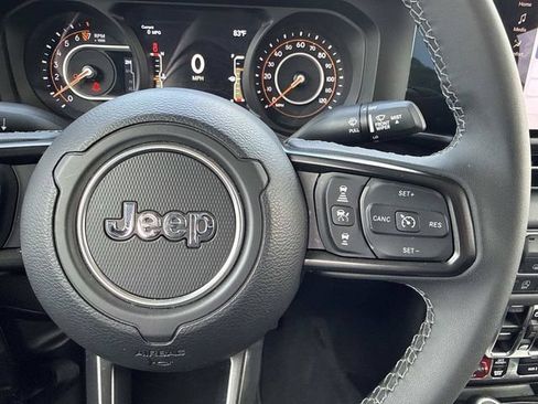 Used 2026 Jeep Gladiator Rubicon AWD/4WD image 16