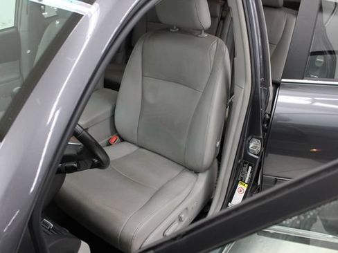Used 2012 Toyota Highlander Limited w/ Tow Pkg AWD/4WD image 34