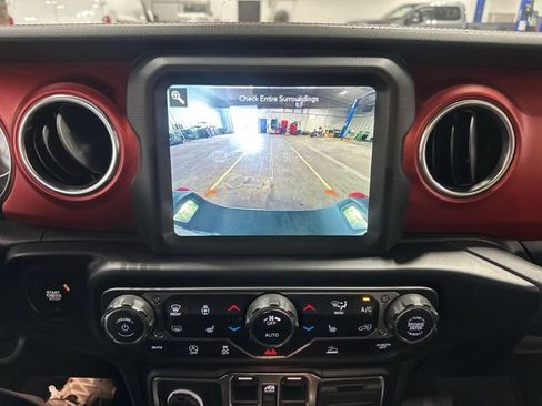 Used 2022 Jeep Gladiator Rubicon w/ Cold Weather Group AWD/4WD image 29