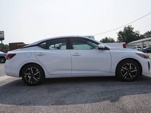 Used 2024 Nissan Sentra SV FWD image 3
