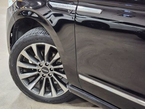 Used 2018 Lincoln Navigator Select w/ Technology Package image 24