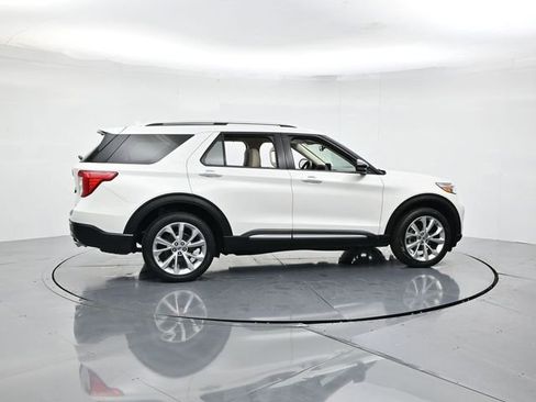 Used 2023 Ford Explorer Platinum w/ Technology Package image 2