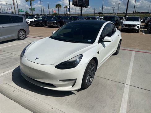 Used 2022 Tesla Model 3 RWD image 2