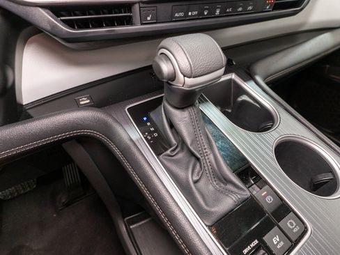 Used 2026 Toyota Sienna XLE FWD image 21