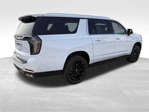 Certified 2026 Chevrolet Suburban High Country AWD/4WD image 5