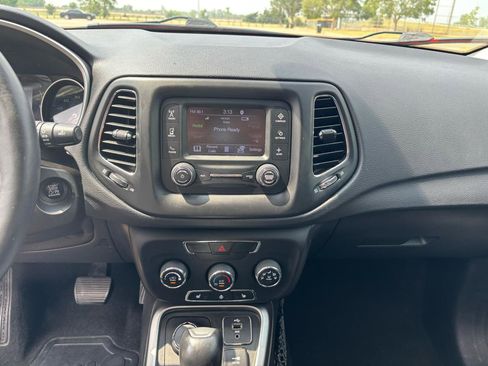 Used 2017 Jeep Compass Latitude w/ Cold Weather Group AWD/4WD image 16