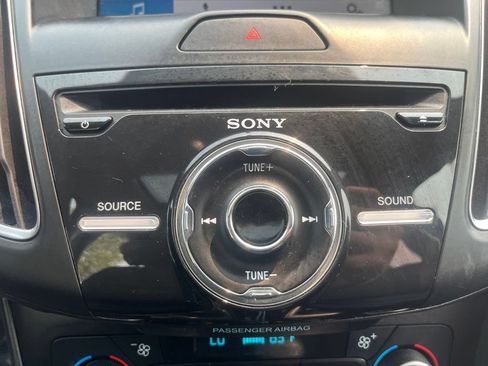 Used 2018 Ford Focus SEL FWD image 17