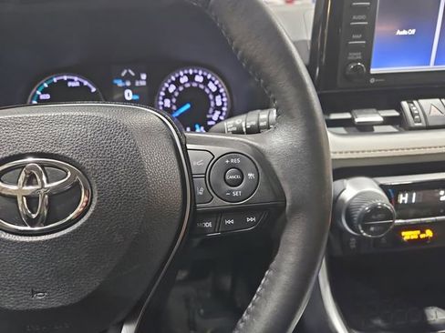 Used 2021 Toyota RAV4 XLE Premium image 21