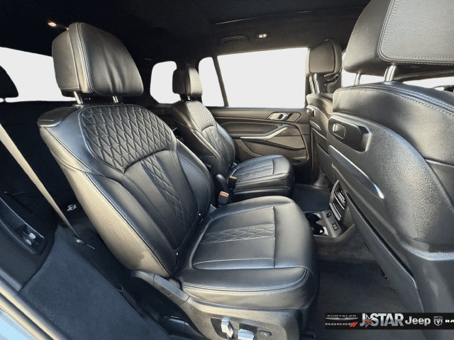 Used 2025 BMW X7 M60i w/ M Sport Professional Package AWD/4WD image 30