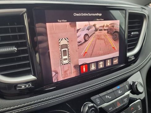 New 2026 Chrysler Pacifica Select image 31