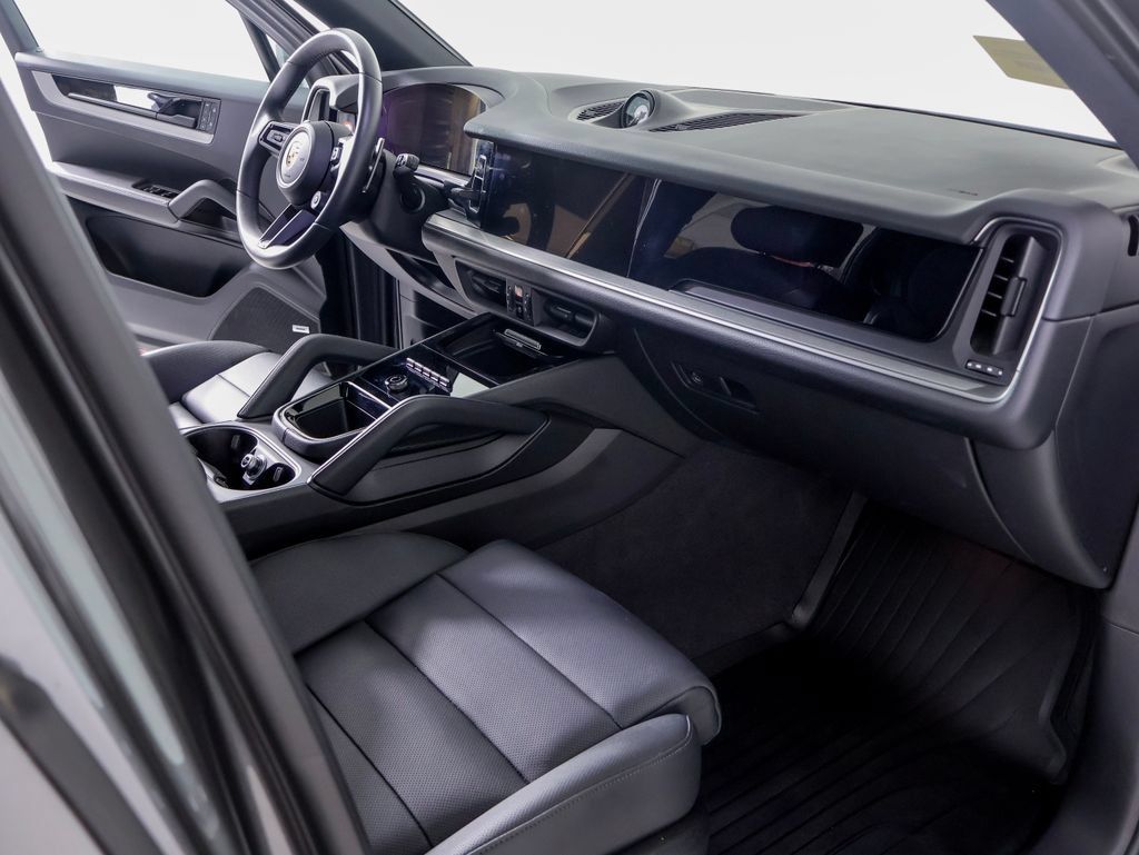 Certified 2026 Porsche Cayenne E-Hybrid AWD/4WD image 8