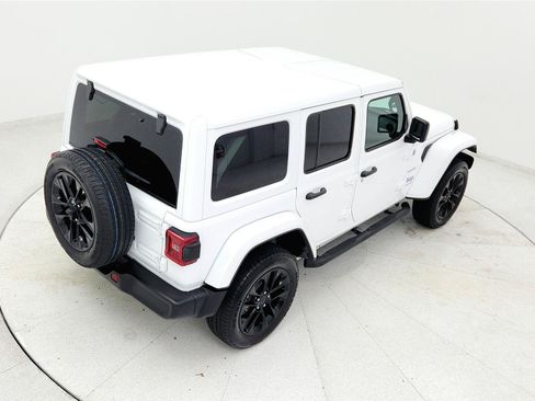 Used 2024 Jeep Wrangler Unlimited Sahara w/ Technology Group AWD/4WD image 17