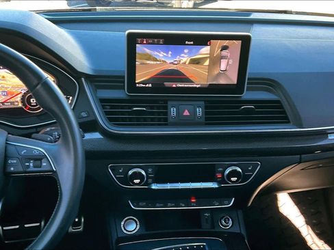 Used 2020 Audi SQ5 Prestige w/ Prestige Package image 9