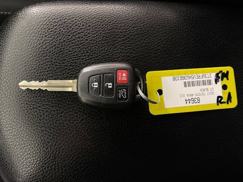 Used 2017 Toyota RAV4 XLE w/ Carpet Mat Package FWD image 24