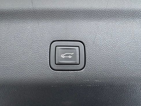 Used 2024 Chevrolet Tahoe Premier AWD/4WD image 36