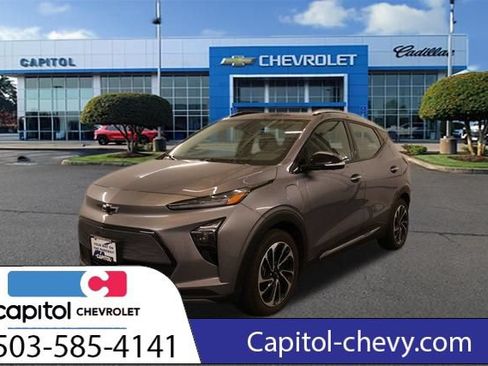 Used 2023 Chevrolet Bolt EUV Premier w/ Sun & Sound Package FWD image 7