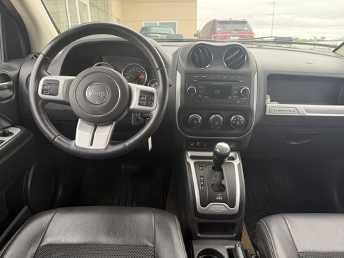 Used 2017 Jeep Compass Latitude AWD/4WD image 5