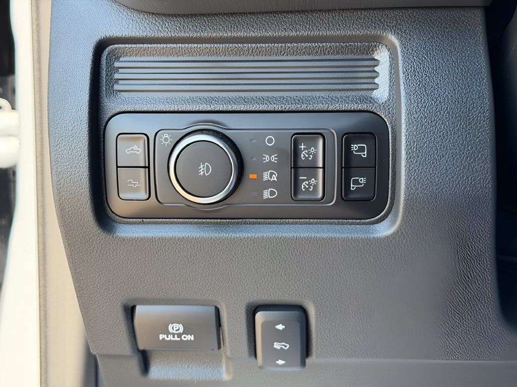 Used 2025 Ford F250 Platinum AWD/4WD image 10